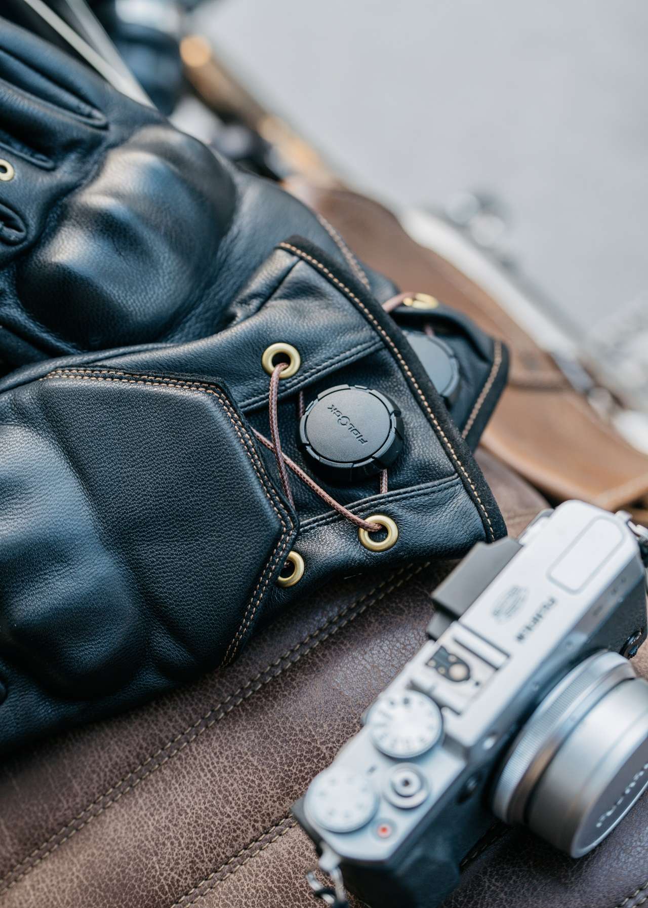 ULTIMATE HERO Gloves - Black