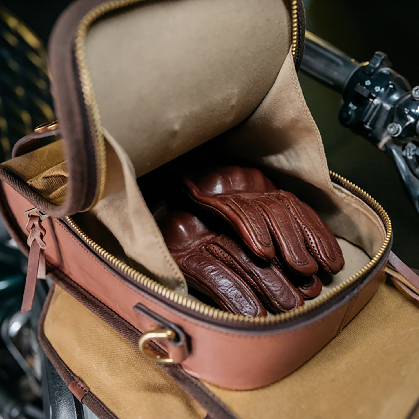 COMPASS Magnetic Tank Bag - Brown - Fogy Garage