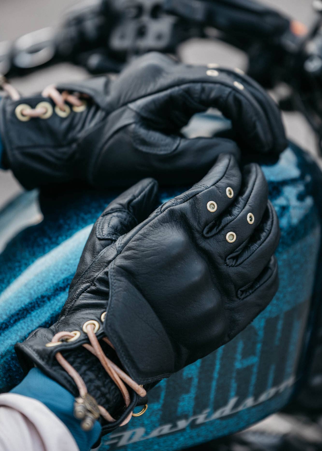 URSUS CHIEF Gloves - Black