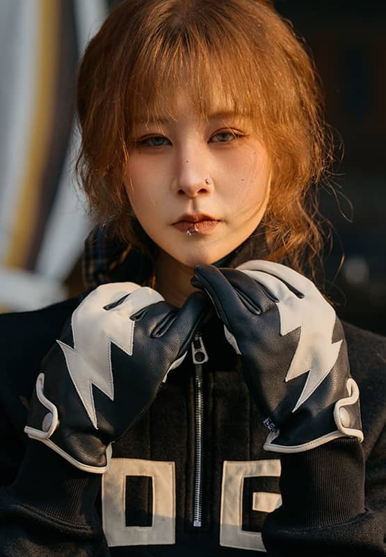 Lightning Gloves - Black/White