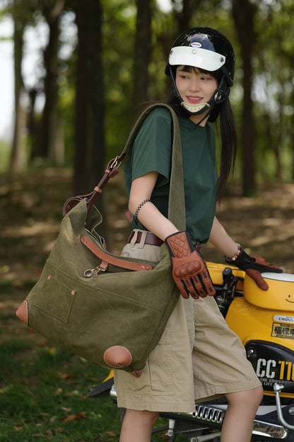 PRISONER GIGANTIC Messenger Bag